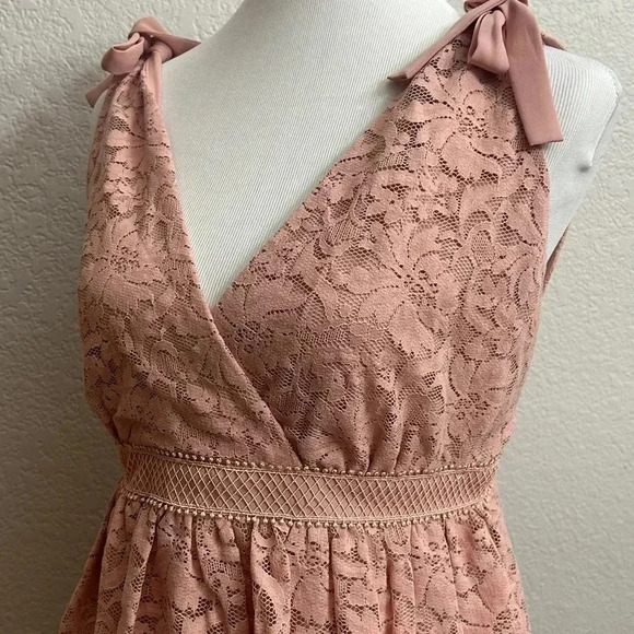 Bardot Tierred Lace Dress - Picture 4 of 8